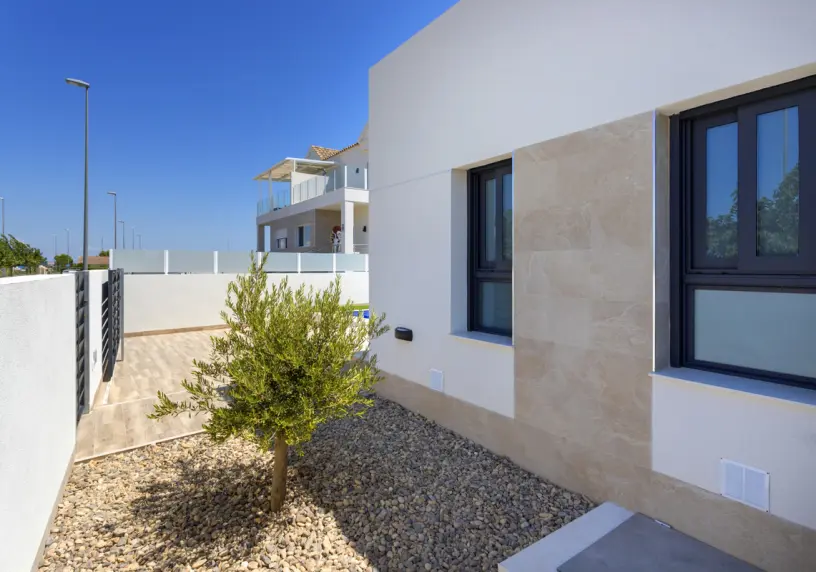 Nueva Daya Villa